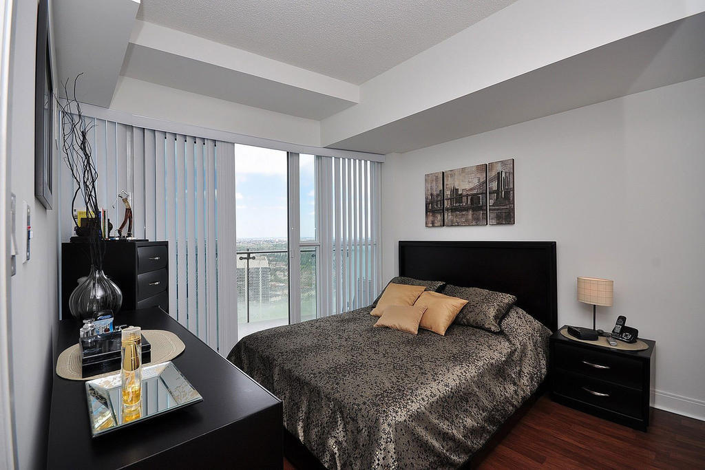 Napa Furnished Rental Apartments Square One Mississauga Bilik gambar